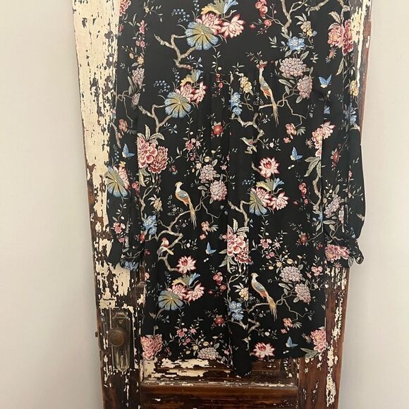Women’s GP & J Baker x H&M Black Floral/Bird Print Shift button down Dress. 2. - Picture 2 of 6